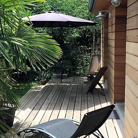 Chambre D'hotes Du Clos Bamboo Bed & Breakfast