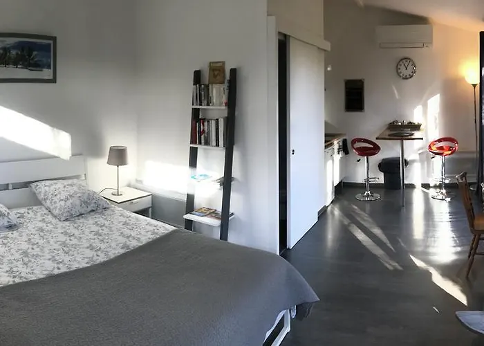 D'hotes Du Clos Bamboo Bed & Breakfast 3*